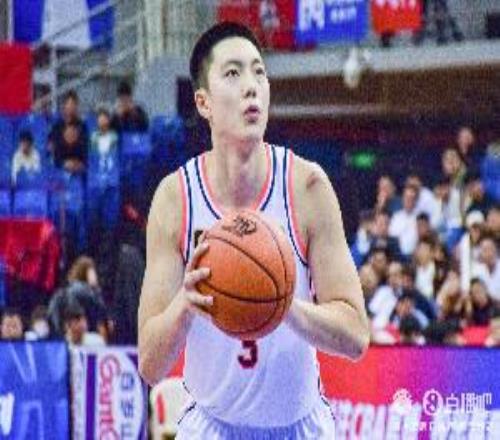媒体人：胡明轩表现跟对手防守没多大关系全看膝盖临场&投射手感