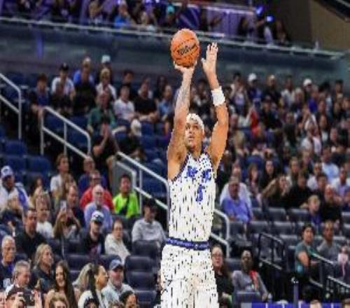 你在梦游班凯罗半场各种头铁进攻11中3仅拿6分&外加2失误