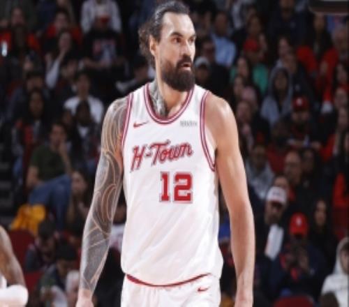 希望无大碍！亚当斯末节伤退离场前拿到5分10板2助&5前场板