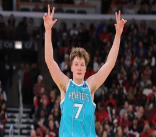 媒体人：克尼佩尔有别于纯定点投手他的持球投篮一直保持得很好