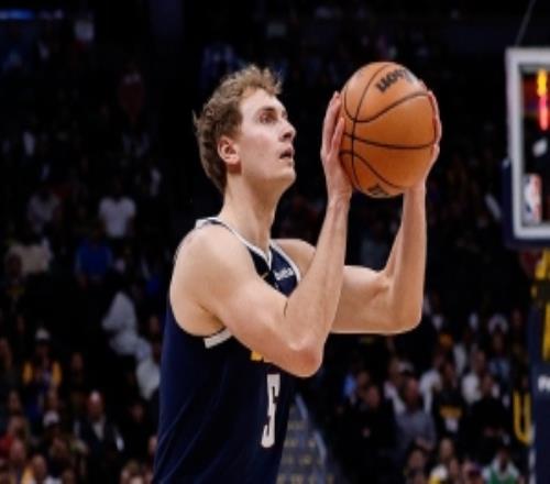 “一战成名”！泰森替补9中0&三分8中0仅得1分还干扰球送对方2+1