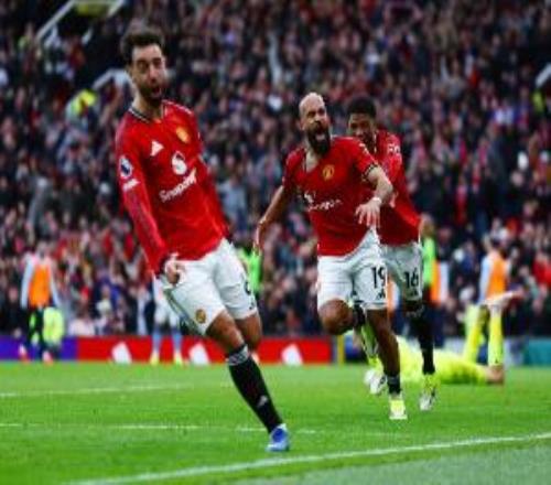 TA：德比战曼联使用了多套阵型B费就应该踢10号位