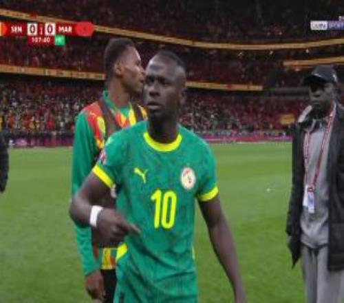 马内谈劝回队友：因为被判点就退赛太疯狂，宁可输球也不愿这样