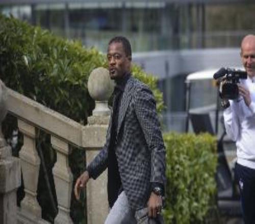 豪言壮语一场空，谢尔基遭埃弗拉嘲讽：不尊重曼联就是这样的结果