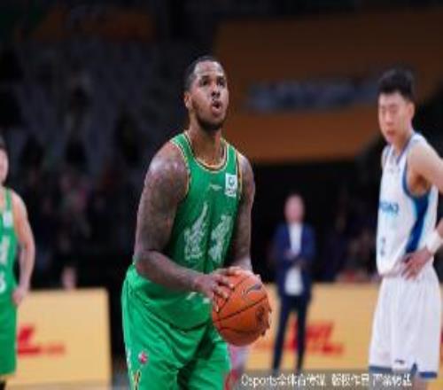 直播吧：亨特让教练组失望且未随队去客场辽宁开始寻找第六外援