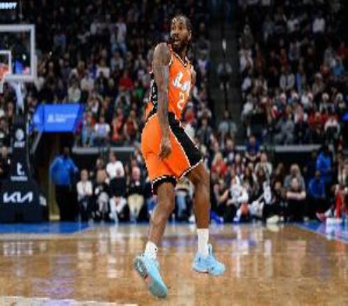 近14场快船12胜2负联盟第一小卡出战13场场均轰32.7分6.9板2.6断