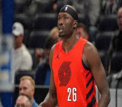 没手感！里斯出战12分钟三分2中0一分未得&正负值11