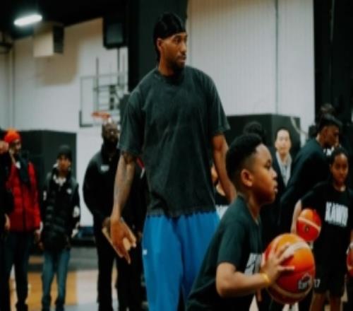 美记：在返回洛杉矶前小卡前往加拿大斯卡伯勒参加了篮球活动