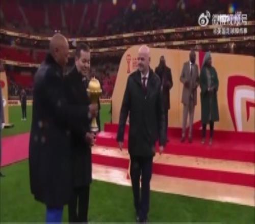 摩洛哥国王的弟弟穆莱拉希德亲王，拒将非洲杯奖杯颁给塞内加尔