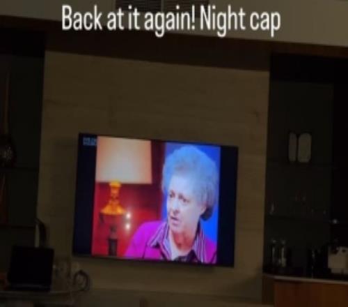 詹姆斯晒自己睡前刷剧《美国法医档案》：再次观看！睡前放松