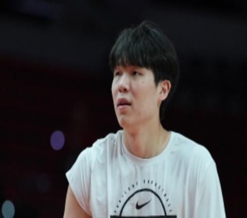 媒体人：杨瀚森出场时间被切碎但感受对抗&体会吹罚尺度同样重要