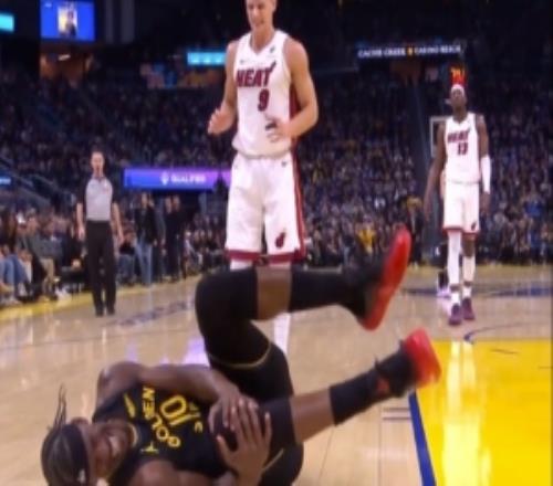 热火球员拉松第一时间看到前队友巴特勒受伤闭着眼睛不敢看