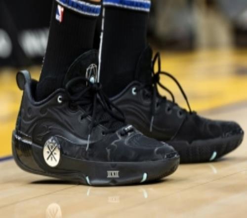 致敬热火传奇！库里今天将穿着韦德之道12参加与热火的比赛