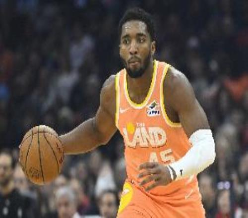 迷失！多诺万米切尔三节12投仅2中拿到9分三分6中0