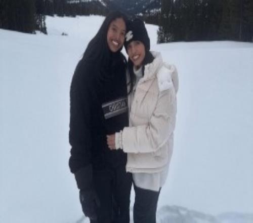 瓦妮莎晒照为大女儿庆生：爸爸妈妈永远爱你此刻到永恒