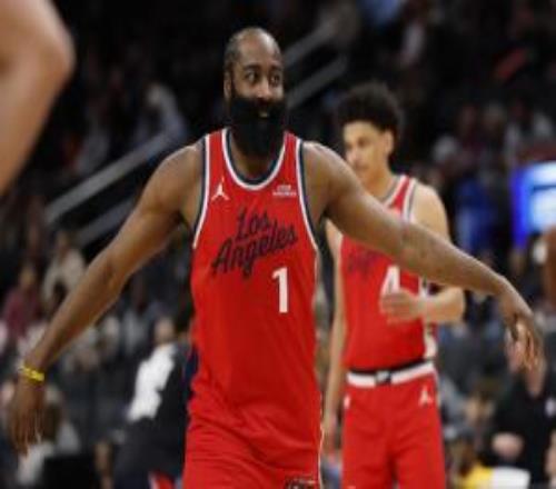 砍瓜切菜哈登本赛季得分已破千连续15个赛季至少拿下1000分