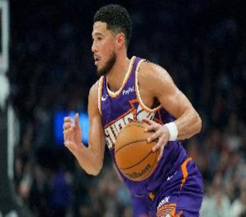 稳定输出！布克半场9中5拿下12分2板3助