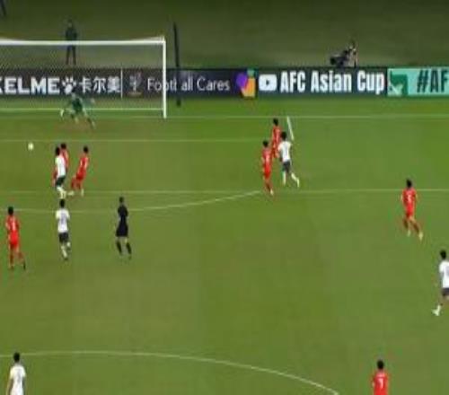 攻势如潮！U23国足连续配合，蒯纪闻左脚远射稍稍偏出！
