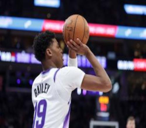 状态起伏大！5号秀贝利半场9中3拿8分1板次节4中0