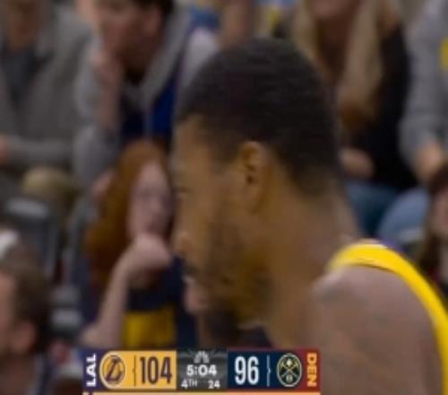 掘金五分钟没得分了！斯玛特底角三分再中湖人一波120