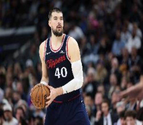 祖巴茨复出后快船的三场失利均被对手三分投爆对手三分命中率48%