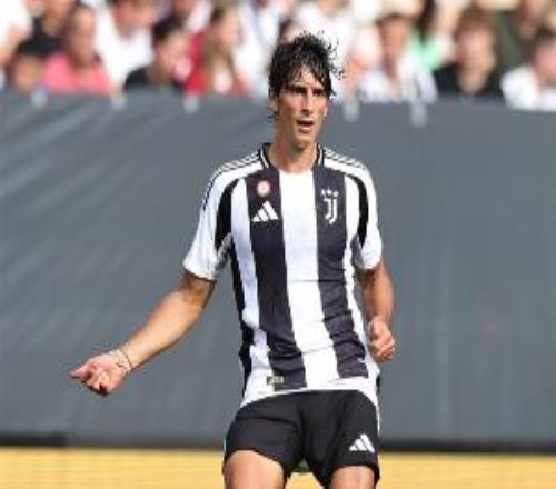 意媒：尤文想签回边后卫巴尔别里，24年将他200万卖给克雷莫内塞