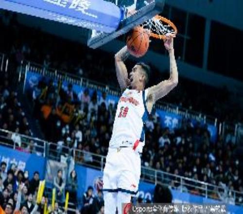 状态炸裂！奎因半场12中9超高效砍下21分4板4助1断