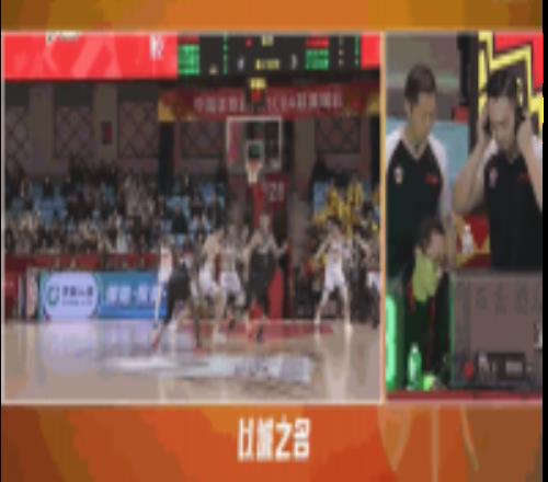 动作不小！贾昊篮下放倒焦泊乔进攻犯规裁判回看追加违体