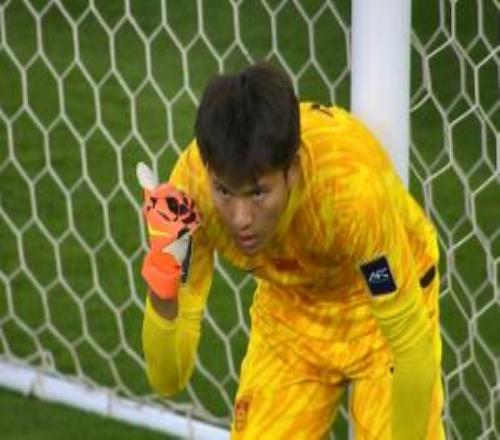 本届26次扑救！李昊上半场飞扑任意球+出击化解险情还造对手一黄