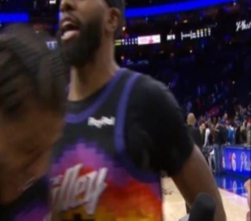 别又给撞伤了杰伦格林采访罗伊斯奥尼尔过来庆祝把前者撞飞