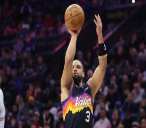 投射状态不理想！狄龙半场8投2中拿到4分3篮板1抢断