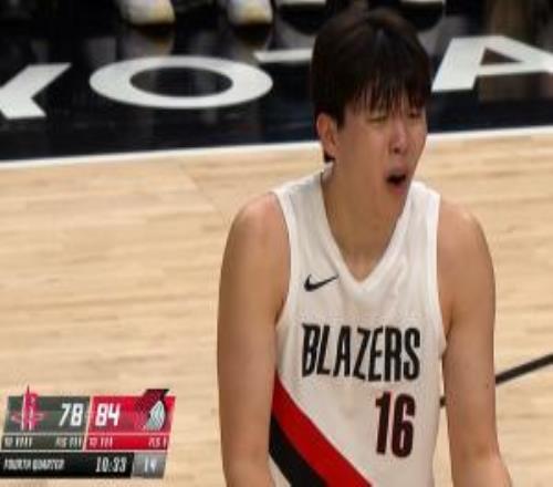 拓媒：杨瀚森总抱怨裁判可有些犯规违例太明显难道在CBA不吹