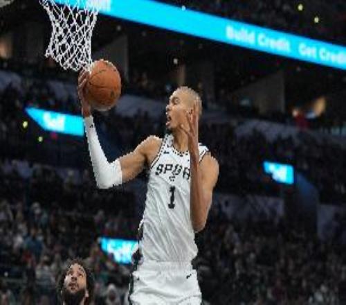 最后时刻铁血补扣！文班三分7投全失&下半场10连铁仅14分10板0帽