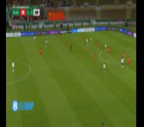进球的前奏！越南后卫解围险些自摆乌龙，送出角球后U23国足破门
