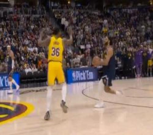 彻底疯狂！穆雷迎着斯玛特防守命中34场压哨三分