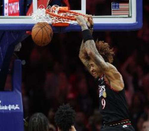 战意很浓！乌布雷上半场12投5中&三分8中4砍下16分2板2断