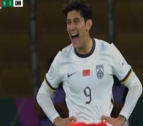 为决赛攒人品拜合拉木多次浪费良机+失单刀，终场前助攻王钰栋