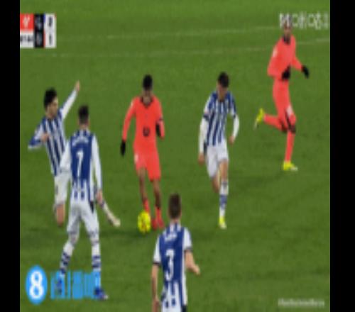 遭皇社球员铲脚踝，佩德里向裁判抱怨：你自己该看得到，太明显了