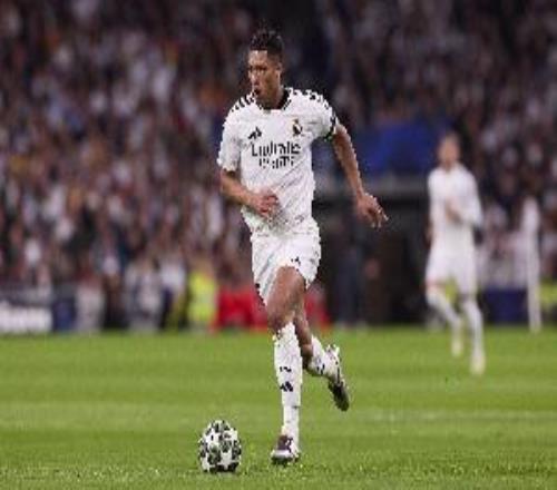 贝林厄姆为皇马在欧冠打进9球，追平同为5号的皇马名宿齐达内