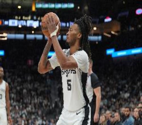 米奇：卡斯尔意志顽强他若因手腕伤势想休息我会尊重他的想法