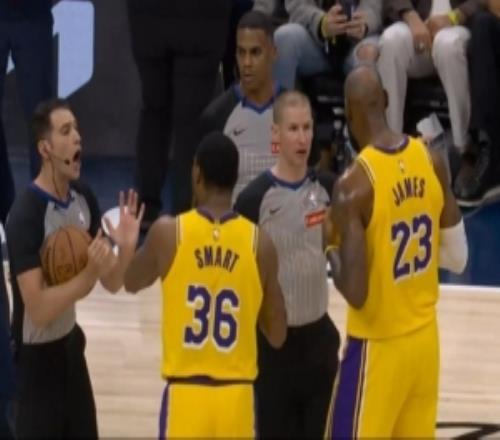 老詹和斯玛特帮你争取到了！东契奇抛投造杀伤没给罚球惊讶抱头