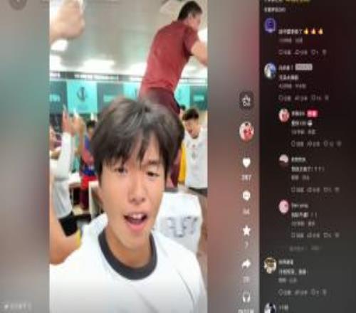 李镇全晒更衣室庆祝视频，主帅安东尼奥站在桌子上怒吼庆祝