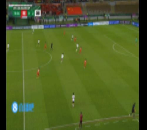 个人能力！王钰栋边路连续突破，随后小角度劲射被越南门将挡出