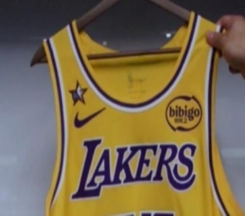 西部首发+联盟票王！湖人官方：今日东契奇球衣将佩戴全明星徽章