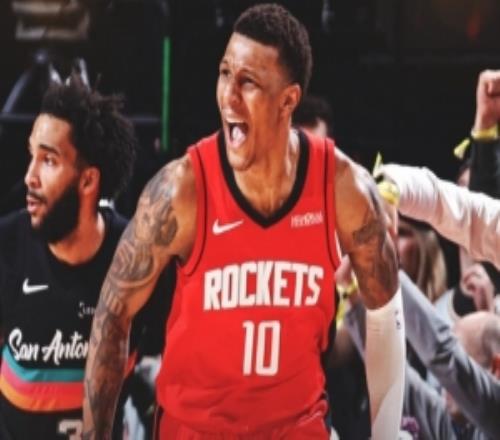 关键时刻连得5分！火箭赢球海报：封面小贾巴里史密斯怒吼