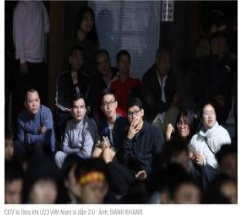 03落败越南球员家人组织集体看球，输球后落寞对受伤球员担忧