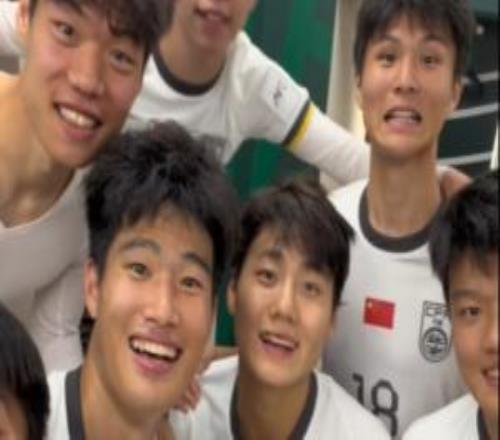 接着奏乐接着舞！蒯纪闻社媒晒更衣室跳舞庆祝视频：决赛见