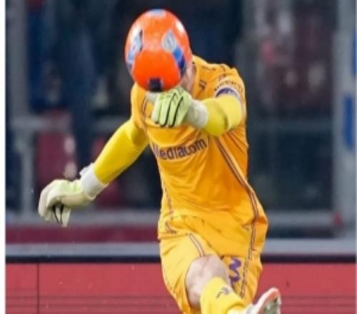 德赫亚社媒晒足球恰好遮挡头部照片：只接受错误的答案..