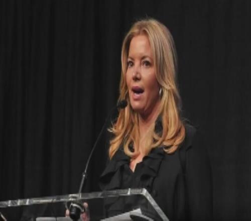 媒体人谈巴斯家族内斗：现在体育世界的宫廷戏反映的都是人性