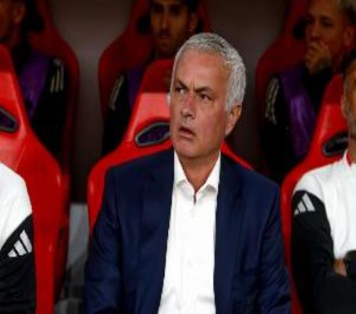 已经结束咧本菲卡落后欧冠附加赛区2分，穆帅末轮带队碰皇马